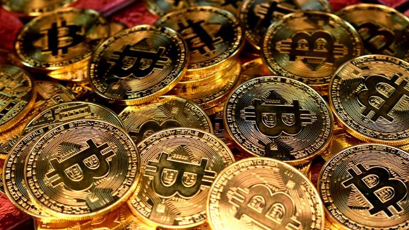 w rb 4 0 3, tags: bitcoin surpasses $60,000 - images.unsplash.com